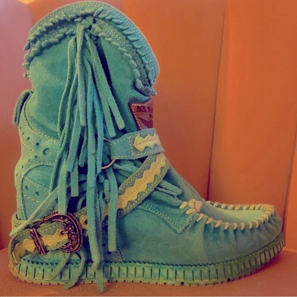 El vaquero boots , perfect condition, in original box,  suede .